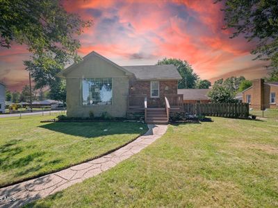 5905 Livingston Dr