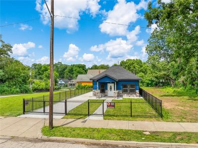 3758 Woodland Ave