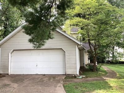 9524 Lasalle Ln
