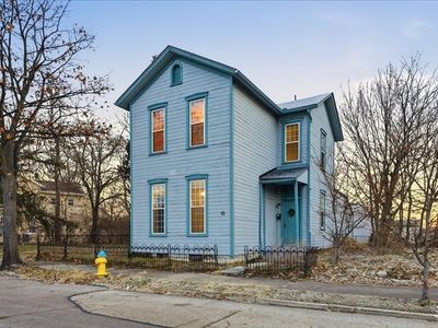 12 Morton Ave