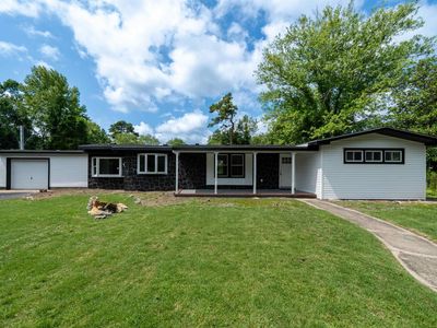5904 Cloverleaf Dr