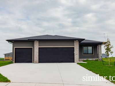 702 NE Crossing Oaks Dr