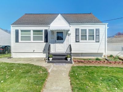 Property at 34 Greenlawn Dr, Lodi, NJ