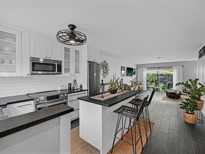450 SE 7th St APT 210