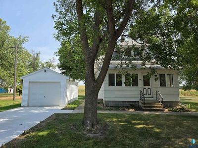 104 Bertha Ave S