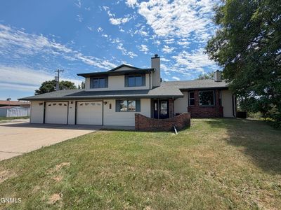Property at 417 7th St NW, Beulah, ND