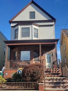 126 Lord Ave