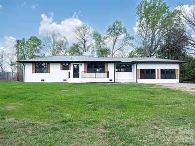 1325 Armstrong Rd