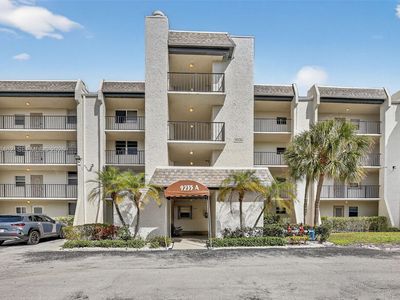 9235 Lagoon Pl APT 404