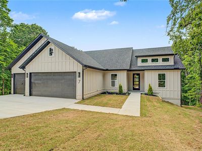 7 Kilmarnock Ln