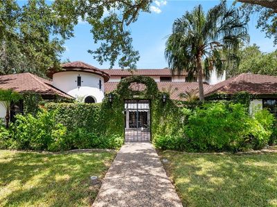 2714 Lake Shore Dr