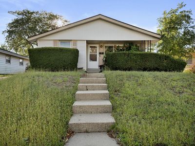 5637 N 86th PLACE