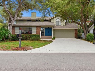 735 FORESTVIEW DRIVE