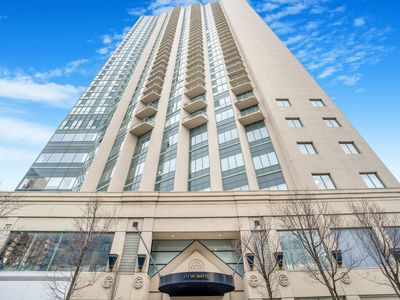 111 W Maple St APT 1809