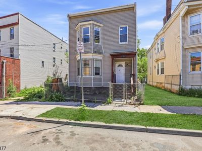 184 W Runyon St