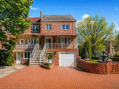 347 Bay 10th St
