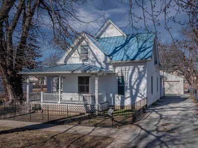 Property at 1110 E 8th Ave, Winfield, KS