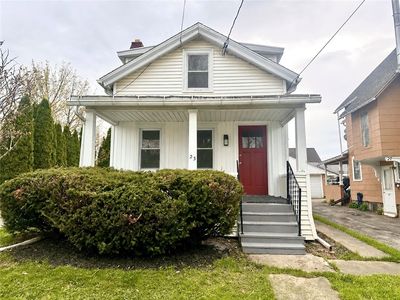 23 W High St
