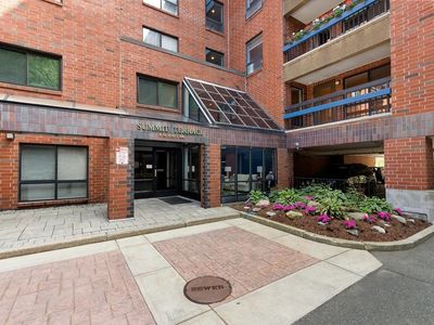 4 Summit Dr APT 504
