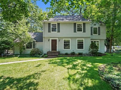 1110 Oakleigh Rd NW
