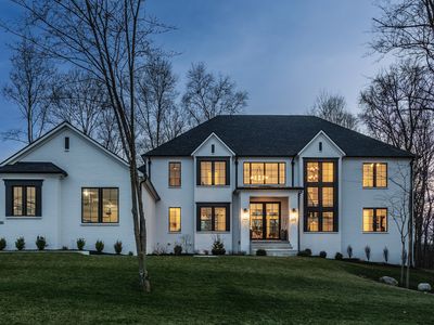 1355 Forest Hills Dr