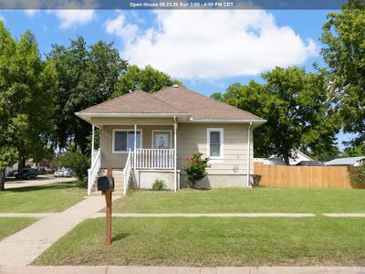 201 E 24th St