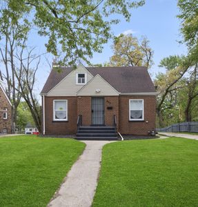 825 E 43rd Pl