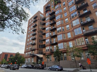 500 S Clinton St APT 226