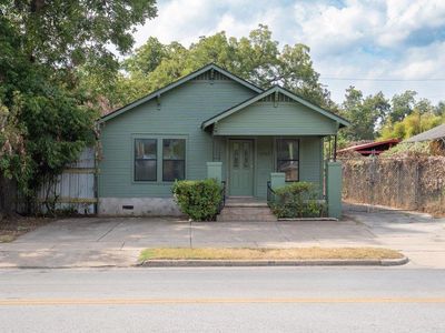 2703 E Cesar Chavez St