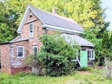 138 Hackett Ave