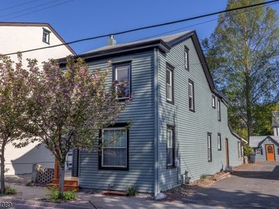 46 Delevan St