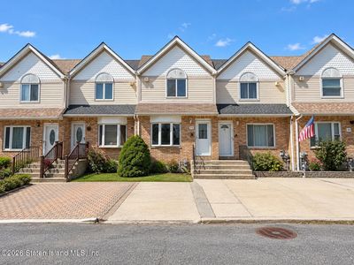 32 Westport Ln
