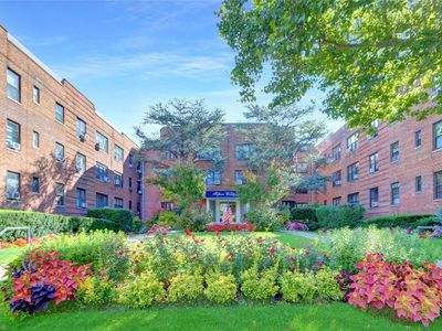 Property at 15 Canterbury Road UNIT D8, Great Neck, NY