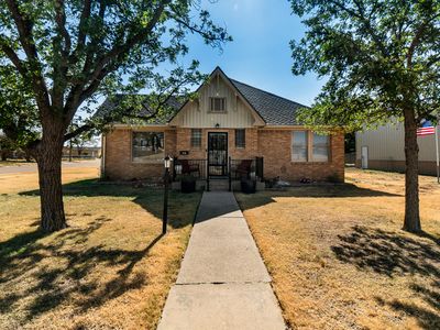 718 N El Paso Ave