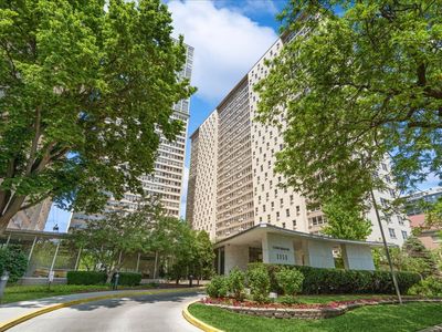 3950 N Lake Shore Dr APT 1730