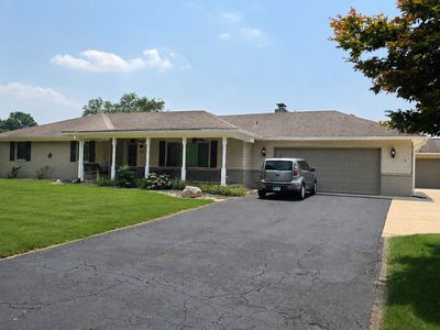 885 N Broadway Dr