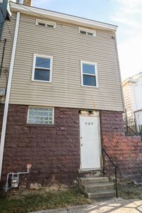 727 Isabella St