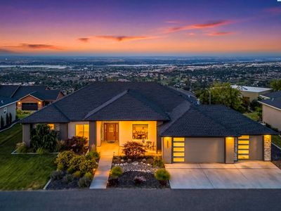 2521 Falconcrest Loop