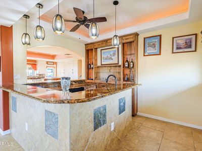 5449 S SAN PEDRO Avenue