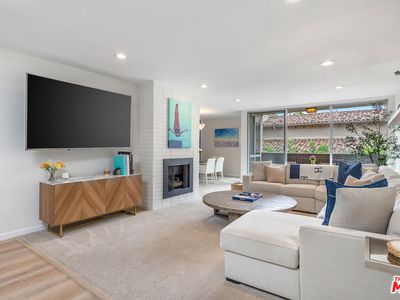 809 S Bundy Dr APT 205