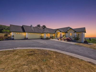915 Vista Dr