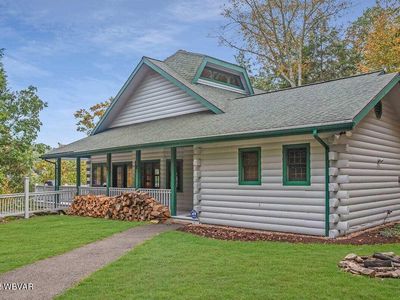 739 Lakeside Dr
