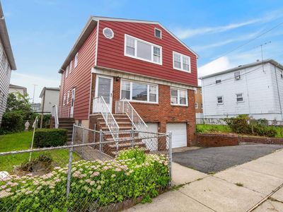 100 E 26th St