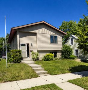 325 24th Ave N