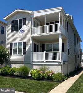 930 Bay Ave #2