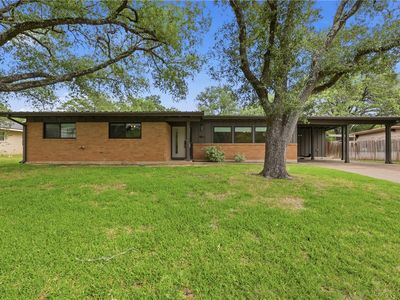 1304 Leacrest Dr