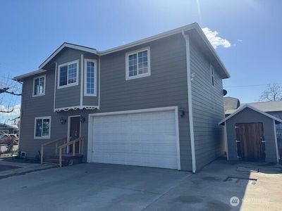 Property at 502 S Camas Avenue, Wapato, WA