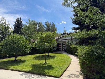 233 W 14th St