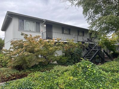 305 NE C St