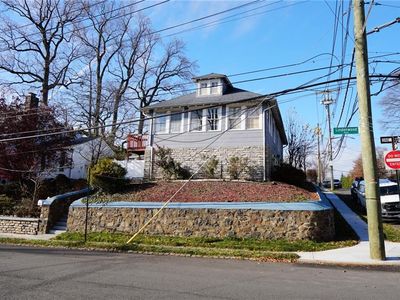 230 Lindenwood Rd